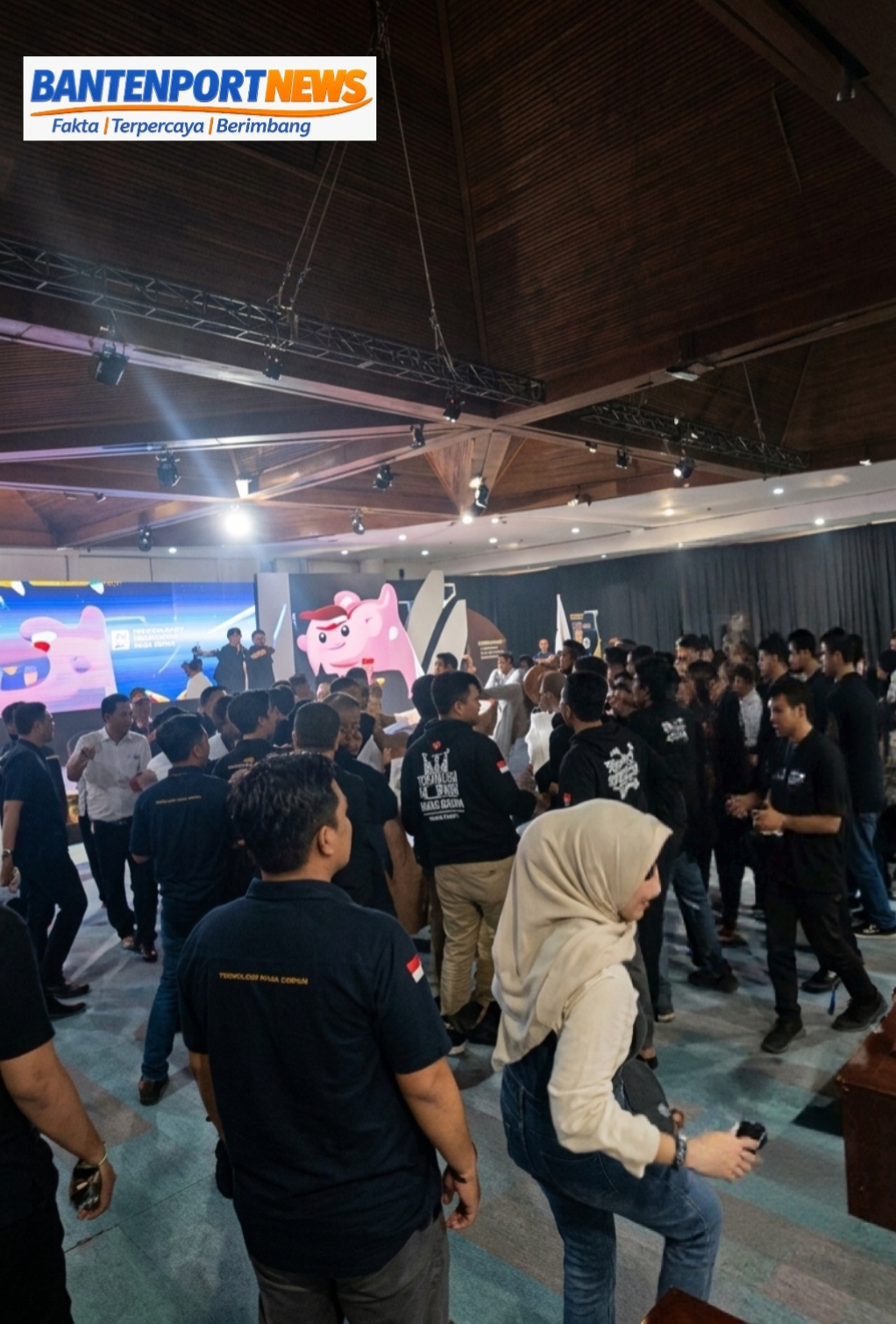 Kongres VII BM PAN di Anyer Ricuh, Sidang Pleno Pemilihan Ketua Umum Diwarnai Aksi Saling Dorong